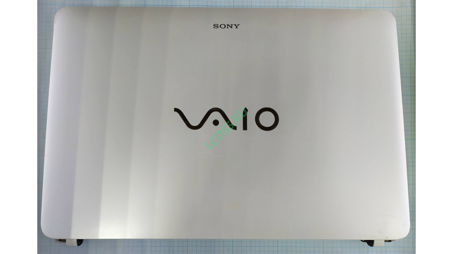 Крышка матрицы Sony Vaio SVF152 SVF153 в комплекте с петлями белая б/у
